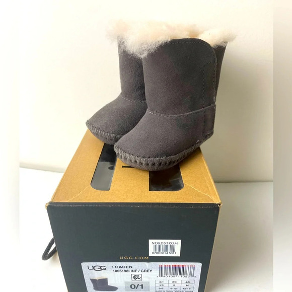 UGG Caden Boot size 1 ( 0-6 months ) XS grey lined warm booties - Picture 10 of 11